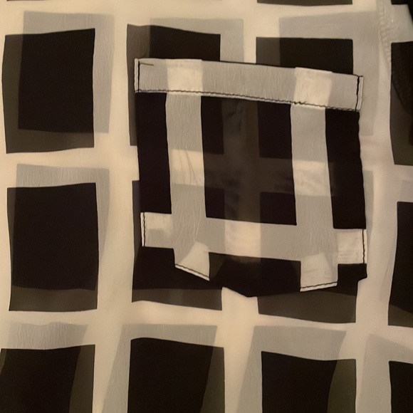 Xhilaration women’s size small sheer crop top with front pocket and cap sleeve. - Picture 3 of 6